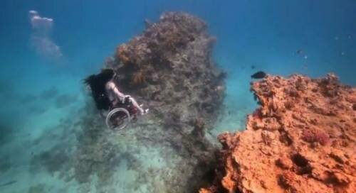 Инвалидная коляска для подводного плавания