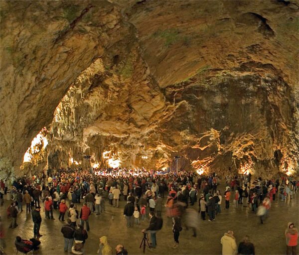 пещера Постойна