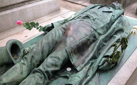 Памятник Виктору Нуару